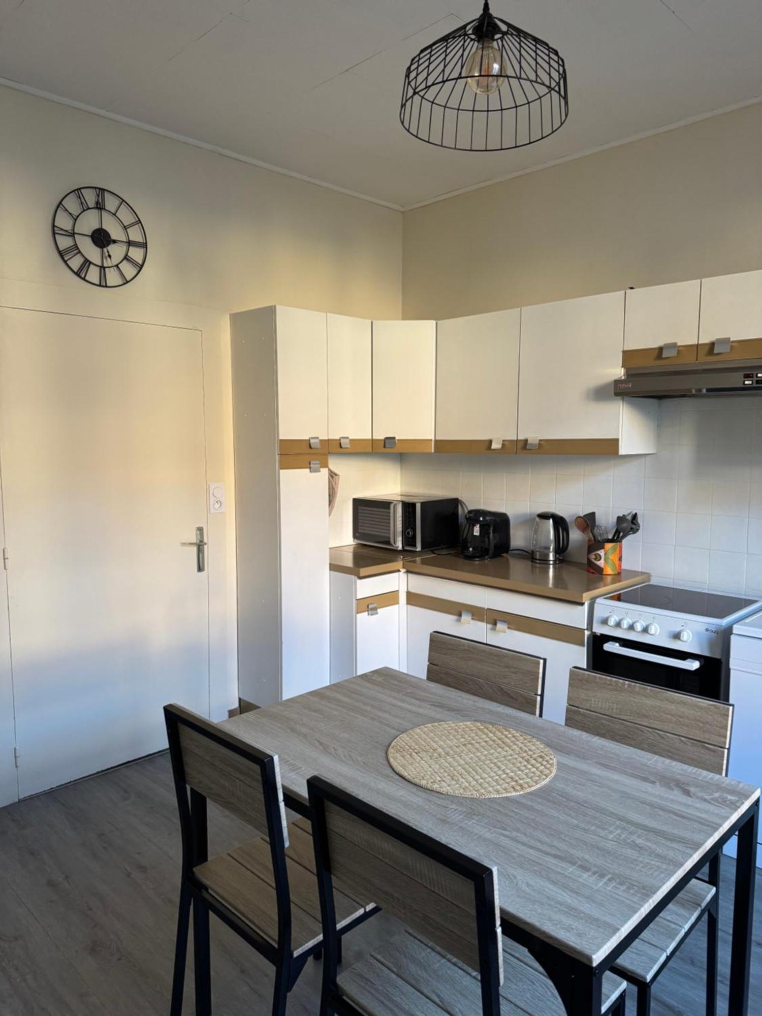 Appartement T4 70M2 - Meuble - Centre Ville - Proche Thermes Lons-le-Saunier Eksteriør billede